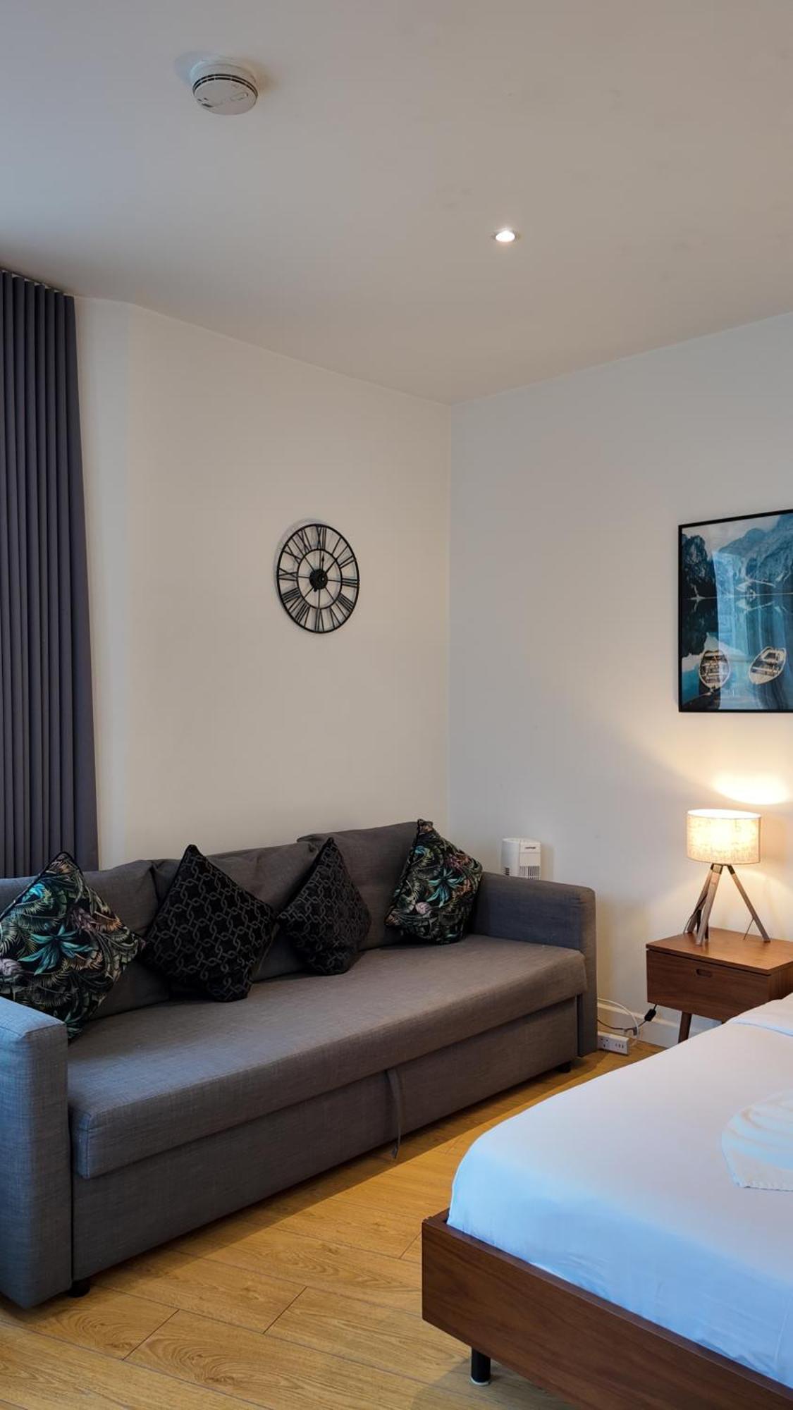 Stunning Piccadilly 1 Bedroom Flat In Vr9 Apartment *