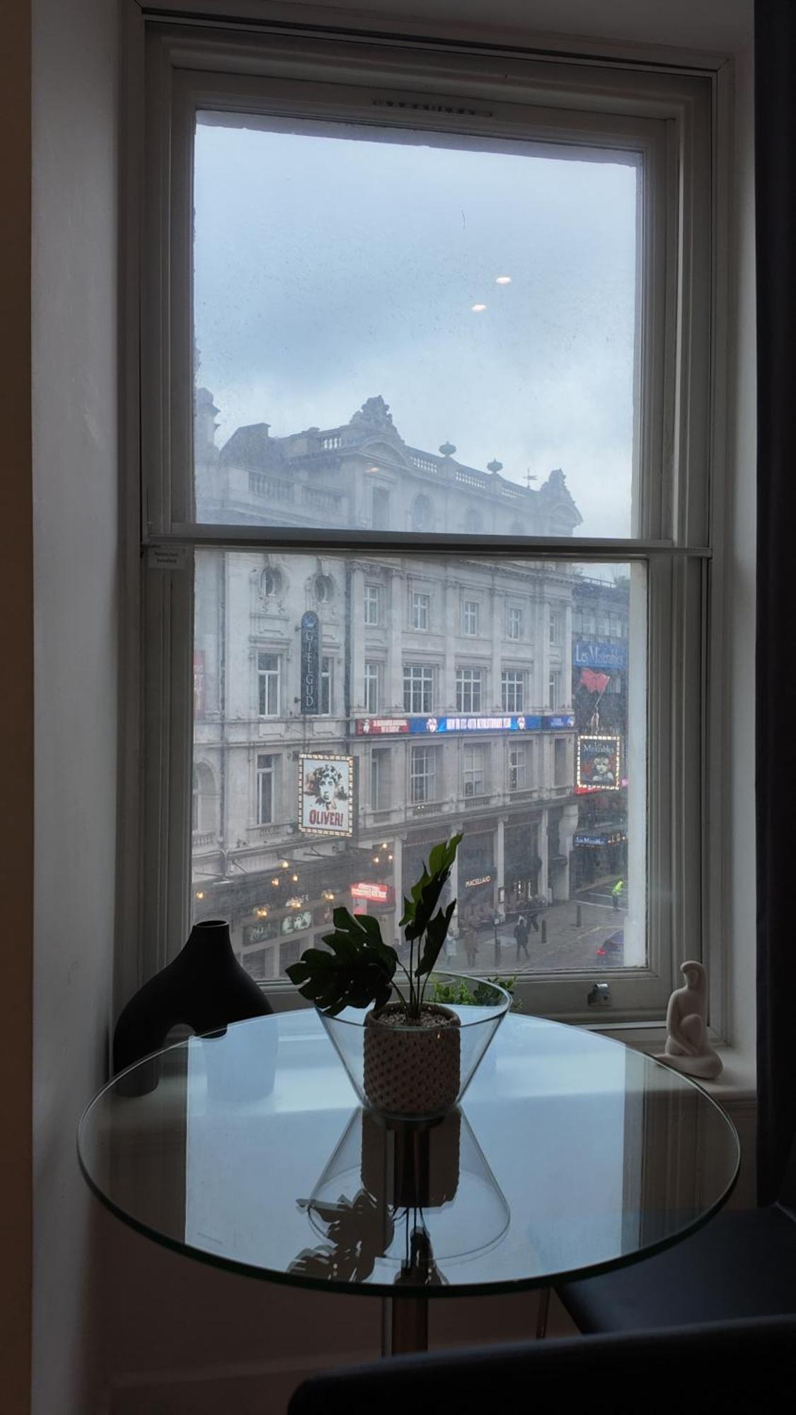 Stunning Piccadilly 1 Bedroom Flat In Vr9 Appartamento *